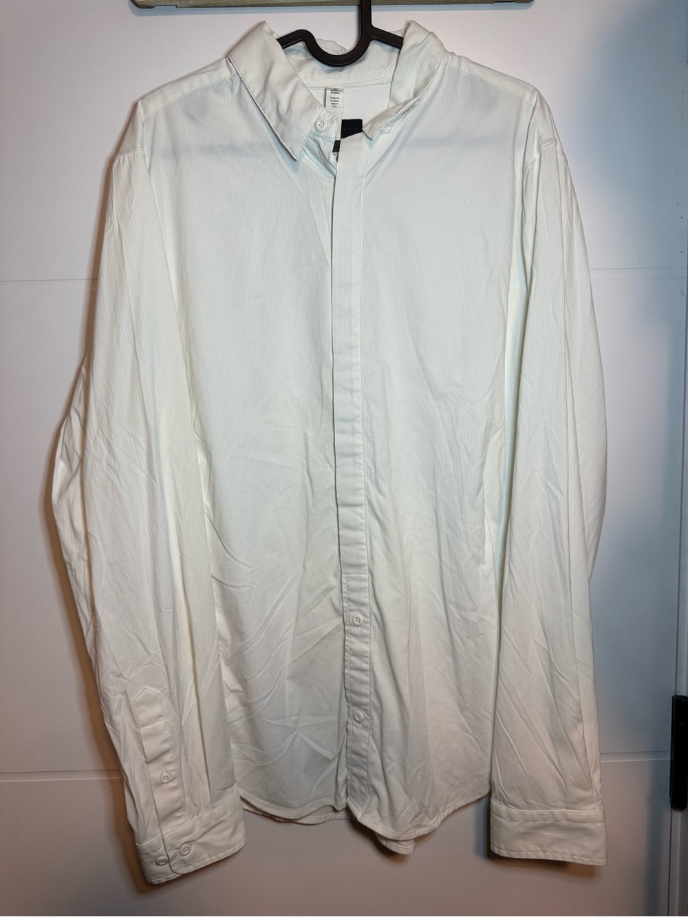 Mens Luluemon White Button-Up Shirt
